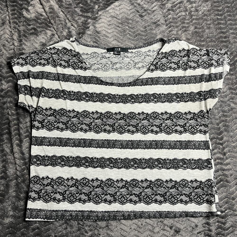 XXI Grey print Lace-Trim Top size S Fashion Tee